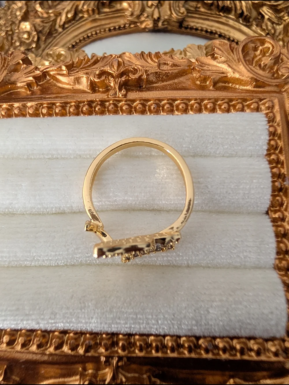 Gold Butterfly Pavé Ring Size: 6